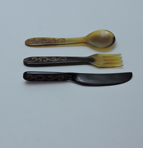 Ensemble d'ustensiles en corne de buffle naturelle, 3 pièces (cuillère, fourchette, couteau), design décoratif - Product Image 3