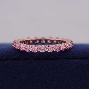 แหวนแต่งงานเพชรชมพูเพาะเลี้ยงในห้องปฏิบัติการ น้ำหนักรวม 1.40 กะรัต - ทองคำชมพู 10K - Product Image 2