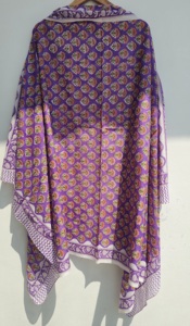 Paréo en coton imprimé à la main, motif floral violet, pour femme, style bohème, léger, idéal pour la plage ou comme cache-maillot de bain, pour l'été - Product Image 5