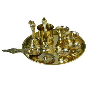 Ensemble Pooja Thali en laiton uni de 8 pouces avec diyas, bols Kumkum, support Agarbatti et accessoires - Product Image 1
