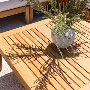 Table basse d'extérieur en teck, moderne, minimaliste, écologique, durable, fabriquée à la main, pour villa contemporaine et terrasse d'hôtel - Product Image 3