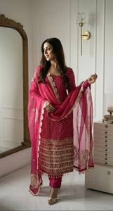 Robe de mariée indienne et pakistanaise traditionnelle rose brodée pour femme, longueur ras du sol, en polyester, coupe régulière, extensible, tout inclus - Product Image 6