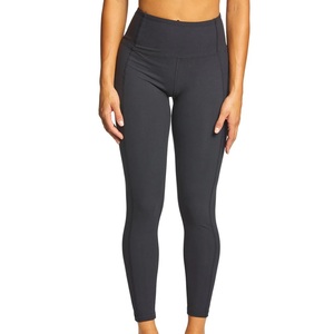 Shorts de yoga pour femmes, coupe décontractée et ajustée, taille mi-haute, tissu respirant et écologique pour des mouvements confortables - Product Image 4
