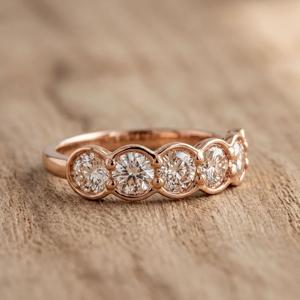 Anillo de compromiso de oro macizo de 10K, 14K, 18K con diamante cultivado en laboratorio de corte brillante redondo, certificado por IGI, para mujer, E VVS 1.79 CT, estilo minimalista. - Product Image 3