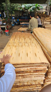 Placage en rondelles de bois durable et écologique pour l'approvisionnement en gros (longueur 1270 mm, humidité 10-12%), surface propre, grain de bois industriel - Product Image 2