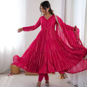 Ensemble de soirée complet pour femme : Robe longue en Chanderi à volants avec 12 mètres de jupe évasée, ornements miroir faits main, entièrement cousu, pantalon et dupatta inclus. - Product Image 1