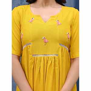 Elegante Vestido Maxi Amarillo 100% Algodón Lavable, Corte en A, Cuello en V, Casual para Mujer - Product Image 5