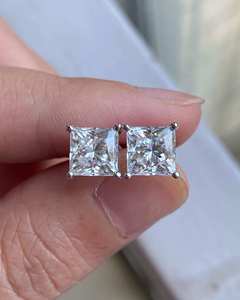 Pendientes Clásicos Cuadrados con Diamantes de Corte Princesa, Oro Blanco Sólido, CVD HPHT, Diamantes Creados en Laboratorio, Brillantes, con Cierre de Rosca - Product Image 3