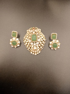 Ensemble collier et boucles d'oreilles assortis Amaira Jewels, plaqué or sur argent, bijoux ethniques pour femmes, design floral, pour fiançailles. - Product Image 1