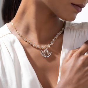 Collier avec pendentif médaillon floral soleil éclatant et diamants - Product Image 4