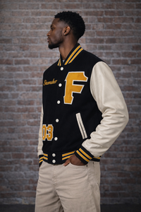 Blouson universitaire vintage pour homme 2026 entièrement personnalisé avec écussons en chenille, corps en laine épaisse et manches en similicuir, boutons brodés - Product Image 2