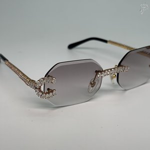Gafas de Sol con Degradado Gris y Acentos de Diamantes Moissanite con Corte Ovalado VVS Personalizados, Hechas a Mano, Estilo Hip Hop - Product Image 2
