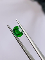 Tsavorite naturelle verte non chauffée non traitée, taille coussin, 2,55 carats, qualité AAA, lustre parfait, coupe et polissage de qualité tierce.