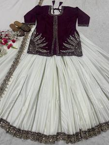 Robe de mariée traditionnelle indienne et pakistanaise pour femmes, couleur marron, brodée, avec des détails dorés, coupe ample, longueur au sol, en soie - Product Image 2