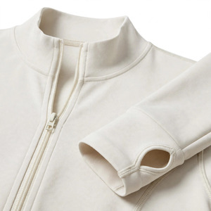 Ensemble de yoga personnalisé pour femme : haut court à col roulé et leggings longs à taille haute élastique, sans couture, 2 pièces - Product Image 6