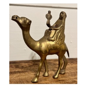 Figurine de chameau en laiton poli, accent de table pour décoration sur le thème du désert et arrangement d'événements de mariage - Product Image 3