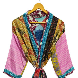 ของขวัญสำหรับเธอ เสื้อคลุมกิโมโนแบบปะติดปะต่อ ชุดคลุมบิกินี่ ชุดนอน เสื้อคลุมยาว งานแฮนด์เมดสไตล์อินเดีย วินเทจ ทำจากผ้าไหมซารีรีไซเคิล - Product Image 1