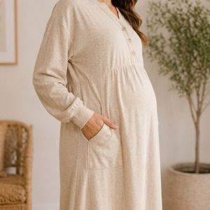 Robe de nuit de maternité en tricot à manches longues, longueur mi-mollet, col rond, coupe ample, couleur naturelle, en coton respirant, style pull - Product Image 3