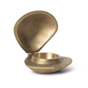 Porte-bougie chauffe-plat en forme de coquille dorée avec couvercle articulé et finition texturée pour décoration côtière - Product Image 4