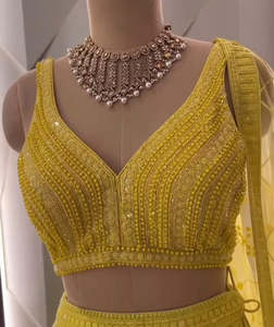 Ensemble Lehenga et Choli en Faux Georgette avec Broderie de Sequins, Filet Papillon et Bordure en Dentelle à Sequins, et Dupatta - Product Image 3