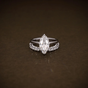 Bague de fiançailles en diamant de laboratoire taille marquise avec alliance assortie en diamant, ensemble de mariage en diamant de laboratoire certifié IGI - Product Image 1