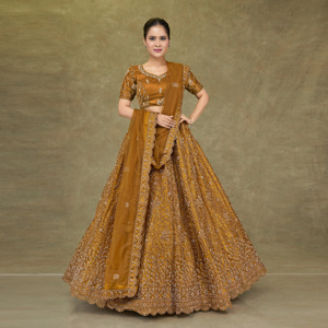 Ensemble Lehenga Choli en filet avec broderie complexe et bordure festonnée |   Vêtements de cérémonie contemporains pour femmes en gros - Product Image 4