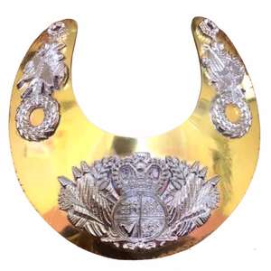 Cet article est un collier de cérémonie de l'officier d'infanterie de la Garde Royale. Période de restauration d'une gorgette de bureau britannique du fin du XVIIIe siècle - Product Image 1