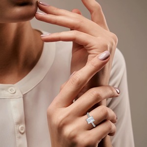 Bague en diamant taille émeraude VVS de 1 carat, cultivé en laboratoire, sertie à griffes, pour fiançailles et mariage, luxe durable, prix d'usine - Product Image 4