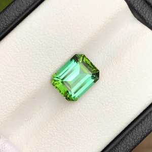 Turmalina verde neón natural, piedra preciosa suelta, corte esmeralda, cristal para la elaboración de joyas - Product Image 1