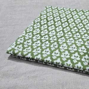 Tela de Algodón con Estampado Floral Pequeño, Hecha a Mano en Jaipur, India, para Mujeres Adultas, Marca Chhaape - Product Image 3