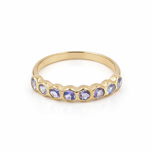 Bague en argent sterling 925 avec huit pierres de tanzanite rondes serties dans un serti clos par Ishime Jewels, plaquée or et rhodium - Product Image 5