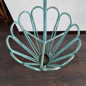 Décoration d'entrée de maison qui ajoute une touche vintage et élégante aux entrées de maison tout en gardant les parapluies bien rangés, provenant d'Inde. - Product Image 2