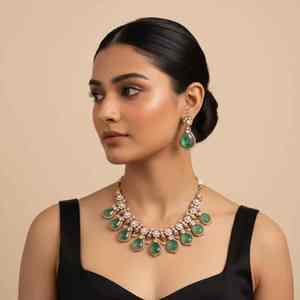 Conjunto de collar y aretes de plata 925 con Kundan verde |   Joyería nupcial hecha a mano |   Collar de boda tradicional - Product Image 3