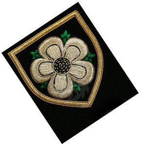 Insignia Bordada Personalizada con Flores, para Coser, Hilo Dorado, Tela Negra, Estilo Clásico, Decoración para Prendas - Product Image 4