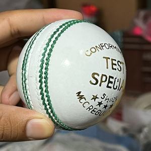 Nueva pelota de cricket de cuero profesional de cricket estilo Kookaburra en pelotas duras multicolores - Product Image 1