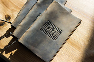 Elegante Porta Menús de Cuero Genuino de Lujo para Restaurante, Cafetería, Cubierta para Menús Resistente a Olores, Protección con Logotipo Personalizado Disponible LMC-0075 - Product Image 6