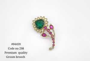 Broche de marié de qualité supérieure 04459, en forme de fleur, avec pierre doublette ovale émeraude rose, plaquée Mehandi, pour mariage et soirée. - Product Image 4