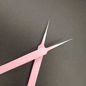 Pince à épiler de luxe en acier inoxydable plaqué or, modèle personnalisé 229, fabriquée au Pakistan - Product Image 1