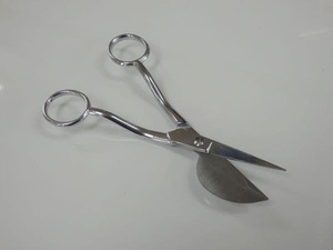 Tijeras para Cutículas de Acero Inoxidable con Hoja Curva Tipo Pico de Pato, Duraderas, para Diestros, Herramienta Profesional para el Cuidado de las Uñas, Detallado Fino - Product Image 2
