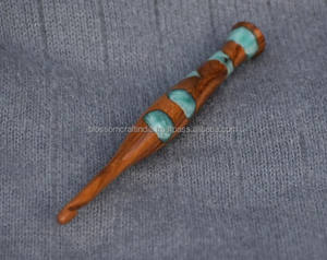 Gancho de Crochet Profesional de Resina y Madera para Proyectos de Tejido con Hilos, con Construcción Duradera y Superficie de Aguja Lisa - Product Image 4