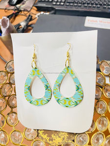 Elegantes pendientes de resina para mujer, joyería de moda para mujeres y niñas, pendientes de aro de Falak World Export - Product Image 3