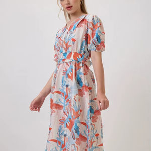 Robe midi évasée d'été en georgette à imprimé tropical, écologique, à manches courtes, taille naturelle, avec dentelle florale plissée pour femme - Product Image 1