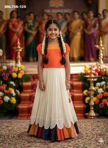 Ensemble Lehenga-Blouse pour Filles en Soie Tissée à la Main de Qualité Exceptionnelle avec Volants Festonnés – Achat en Ligne Inde - Product Image 3
