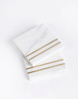 Sous-verres de luxe écologiques en marbre blanc avec élégantes rayures dorées, esthétiques et isolants thermiquement