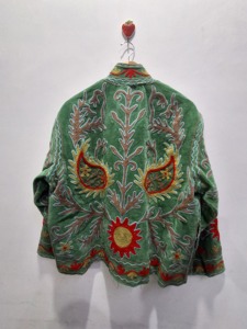 เสื้อแจ็คเก็ตปักกำมะหยี่ เสื้อโค้ทลายดอกไม้ทำมือสุดหรูสำหรับผู้หญิง เสื้อคลุมดีไซน์เนอร์สไตล์โบฮีเมียน - Product Image 3