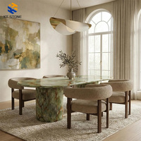 Table à manger en marbre de luxe KTSTONE, table à manger en onyx vert artisanal : dalle massive, base cannelée, marbre d'hôtel de qualité supérieure