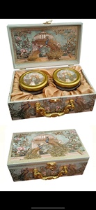 Caja de Regalo de Madera con Diseño de Pavo Real y Arte Meenakari Hecho a Mano, con Dos Frascos de Vidrio Herméticos, Almacenamiento Elegante para Cosméticos y Decoración de Hogar de Lujo - Product Image 2