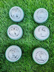 Pelota de críquet pakistaní curtida en alumbre, totalmente hecha a mano |   Hombres 156GM Mujeres 142gm Jóvenes 135gm | - Product Image 5