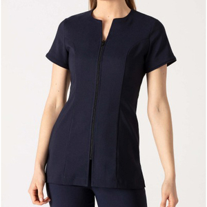 Tunique d'uniforme en polyester respirante noire à manches courtes et fermeture éclair sur le devant pour femmes, avec logo personnalisé, idéale pour les salons et les spas - Product Image 4