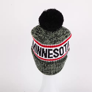 Gorro de Punto Unisex para Adultos, Hecho en Pakistán, para Hockey en Línea, con Pompón, Casual, para Invierno, Gris, Negro, Rojo, con Logotipo Bordado - Product Image 3
